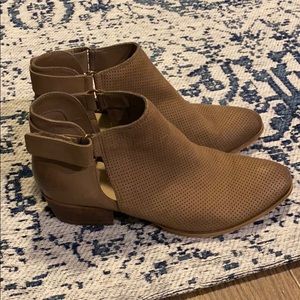 CASLON - cut out booties